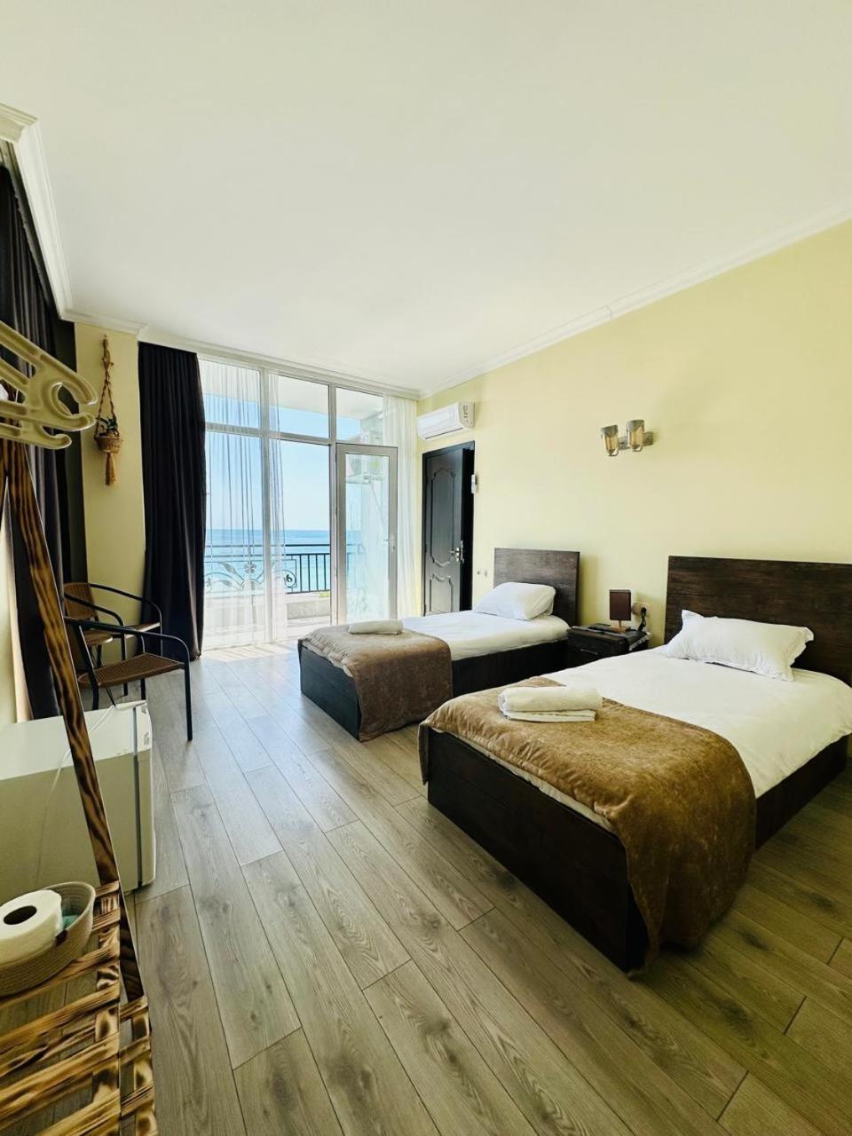 Woodsea Hotel Батуми Екстериор снимка